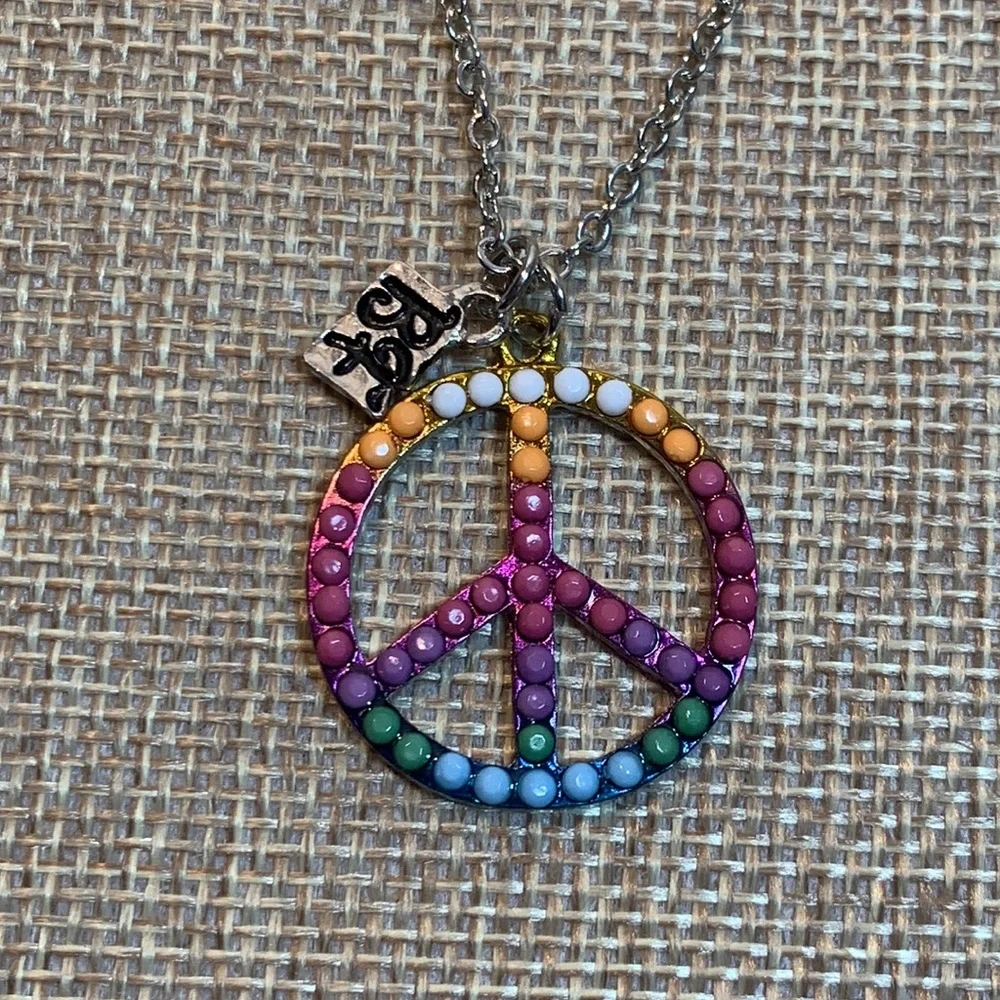 Urbanology Peace Sign Necklace - Picture 4 of 5